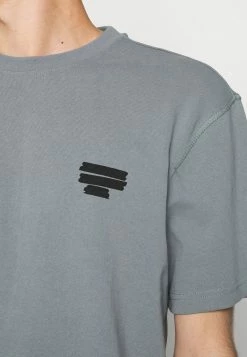 Only & Sons Herren ONSOSRIS LIFE REDACT TEE - T-Shirt Print - Stormy Weather 9 Only & Sons Herren ONSOSRIS LIFE REDACT TEE - T-Shirt Print - Stormy Weather -Only & Sons Geschäft 35eb7717515d4dd9b8e16734e845976e