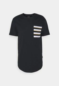 Only & Sons Herren ONSVANE LIFE LONGY POCKET TEE - T-Shirt Print - Dark Navy 11 Only & Sons Herren ONSVANE LIFE LONGY POCKET TEE - T-Shirt Print - Dark Navy -Only & Sons Geschäft 45ebcca5e97445b3b4a87ee2c5b47f04