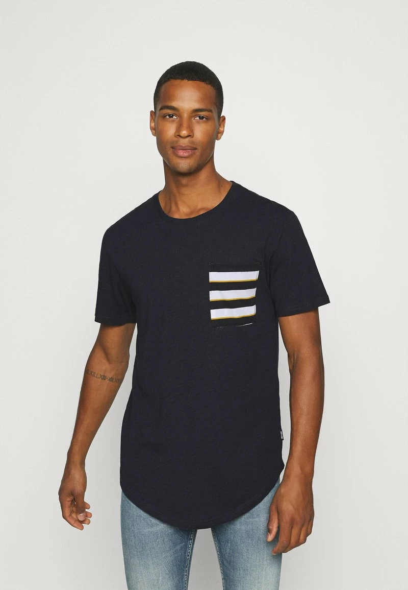 Only & Sons Herren ONSVANE LIFE LONGY POCKET TEE - T-Shirt Print - Dark Navy 1 Only & Sons Herren ONSVANE LIFE LONGY POCKET TEE - T-Shirt Print - Dark Navy