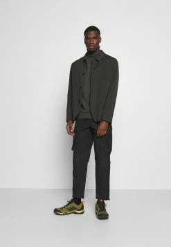 Only & Sons Geschäft -Only & Sons Geschäft 58138eaffaa346329ab41e5b4b807a15