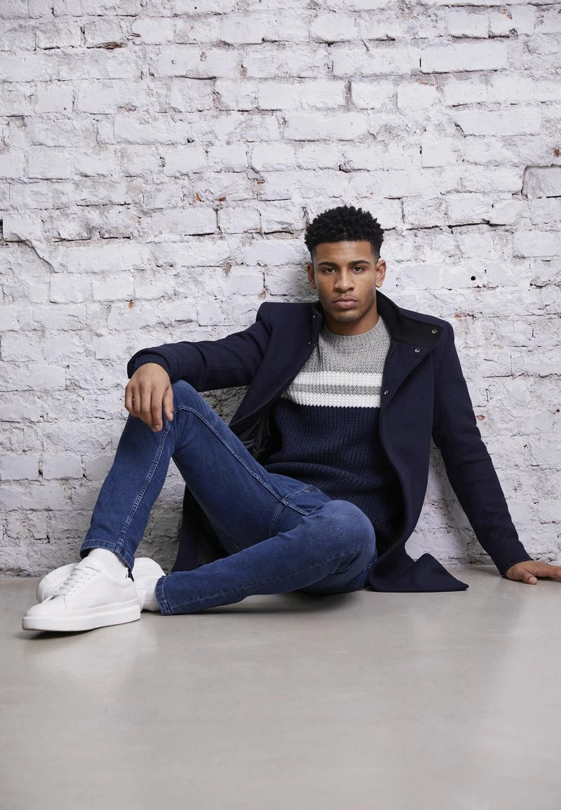 Only & Sons Herren ONSLAZLO STRIPED CREW NECK - Strickpullover - Blue Nights 1 Only & Sons Herren ONSLAZLO STRIPED CREW NECK - Strickpullover - Blue Nights