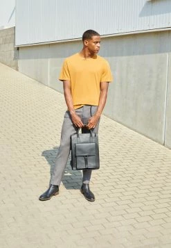 Only & Sons Geschäft -Only & Sons Geschäft ec62169b281449068c32fcd4a890a0fc